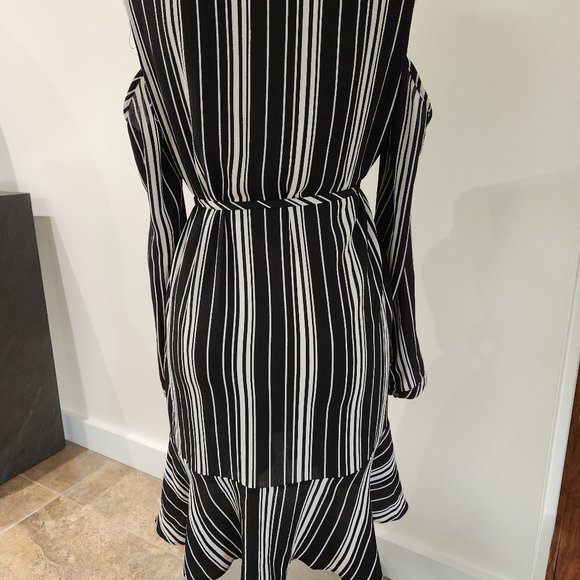 Calvin Tran Black & White stripe short dress with shoulder cut-outs - Picture 3 of 8